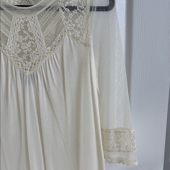 Express Cream Pleated Embellished Blouse - Picture 3 of 7